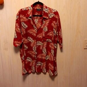 Men's button down short sleeve aloha shirt rayon 100% washable. Like new.